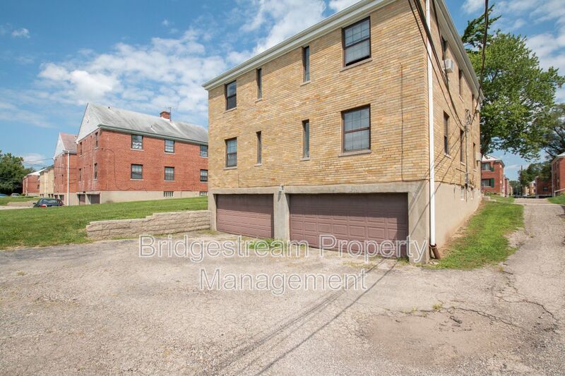 Cozy Upstairs 1 Bed, 1 Bath Unit property image