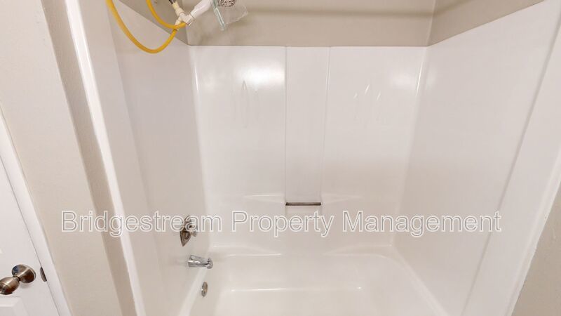 Bright and Inviting 2-Bedroom, 1-Bathroom Apartment property image