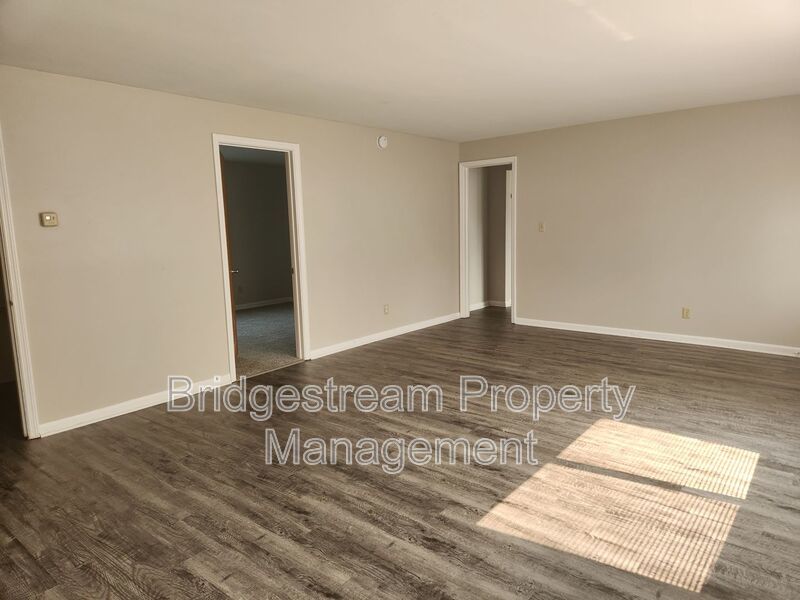 Beautifully Renovated 2 Bed, 2 Bath Unit in Centerville property image