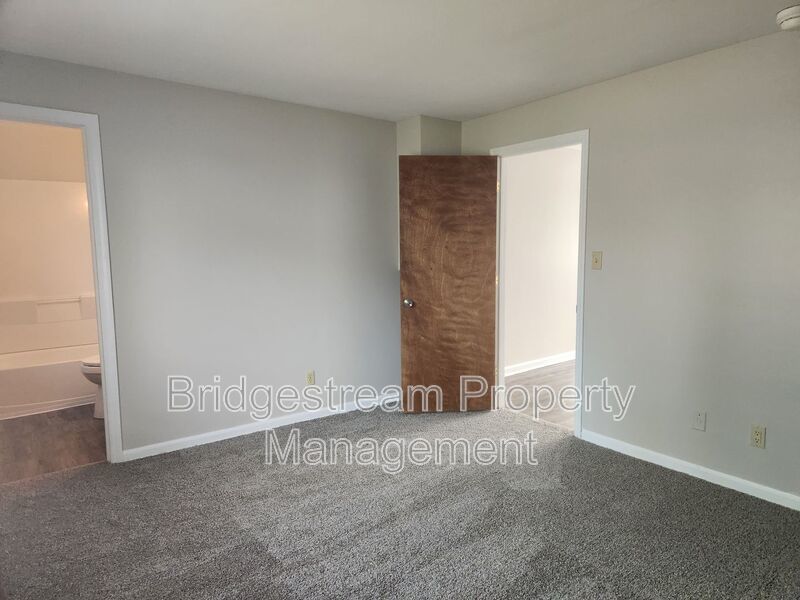 Beautifully Renovated 2 Bed, 2 Bath Unit in Centerville property image