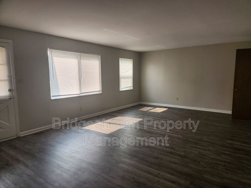 Beautifully Renovated 2 Bed, 2 Bath Unit in Centerville property image