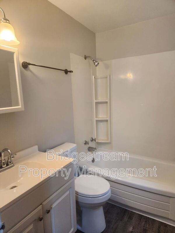 Beautifully Renovated 2 Bed, 2 Bath Unit in Centerville property image