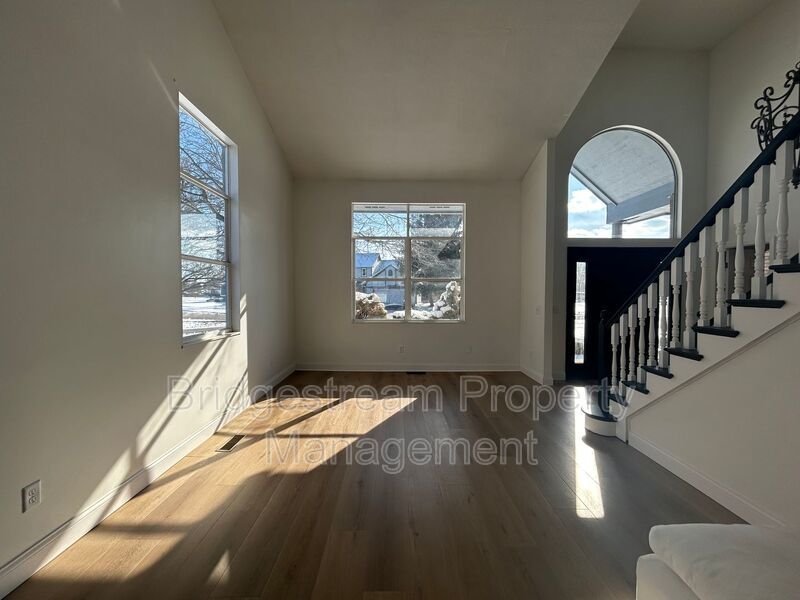 Spacious 3 Bedroom, 3 Bathroom Home on a Private Cul-de-Sac property image