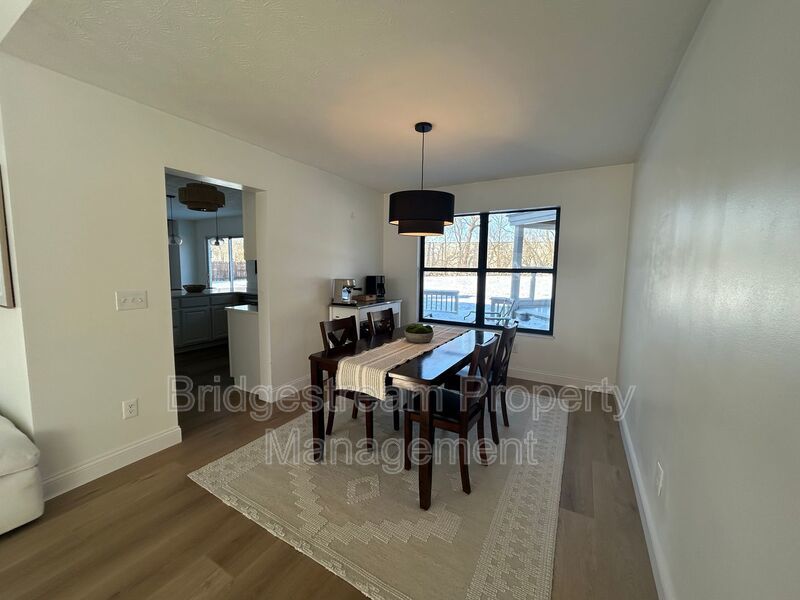 Spacious 3 Bedroom, 3 Bathroom Home on a Private Cul-de-Sac property image