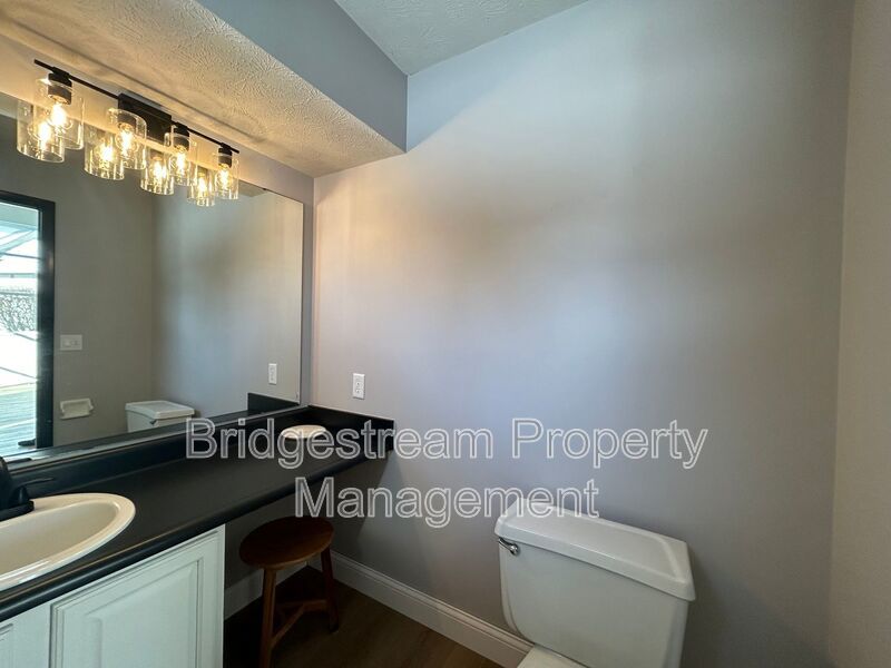 Spacious 3 Bedroom, 3 Bathroom Home on a Private Cul-de-Sac property image