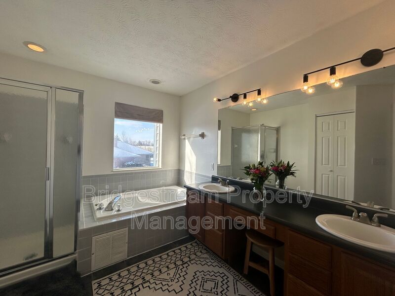 Spacious 3 Bedroom, 3 Bathroom Home on a Private Cul-de-Sac property image