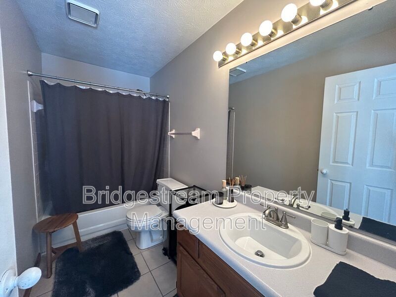 Spacious 3 Bedroom, 3 Bathroom Home on a Private Cul-de-Sac property image