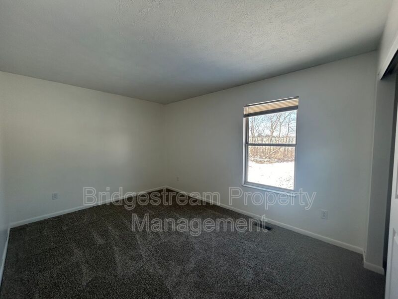 Spacious 3 Bedroom, 3 Bathroom Home on a Private Cul-de-Sac property image