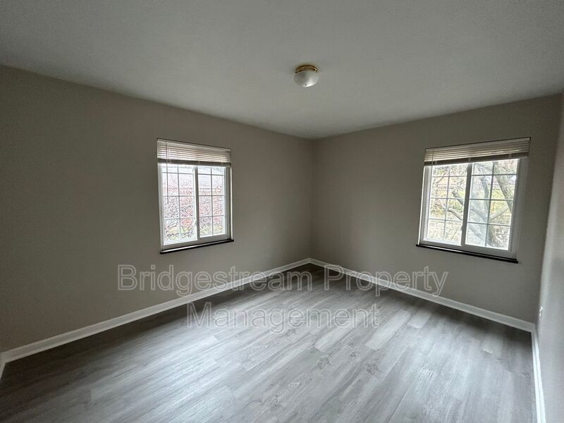 Charming 2-Bedroom, 1-Bathroom Apartment property image