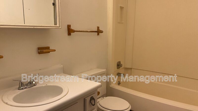 Cozy 2 Bed, 1 Bath Townhome in Vandalia property image