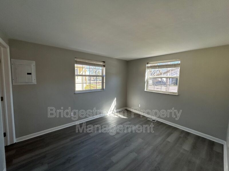 Ground Level 1 Bed, 1 Bath Unit in Kettering Now Available! property image