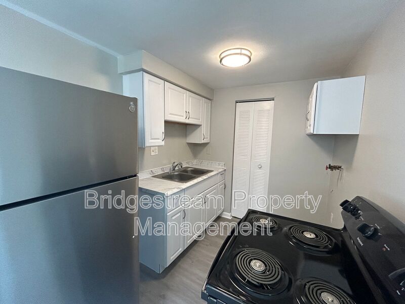 Ground Level 1 Bed, 1 Bath Unit in Kettering Now Available! property image