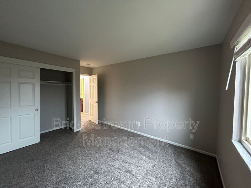 Beautiful 3 bed 2.5 bath Townhome in Centerville! property image