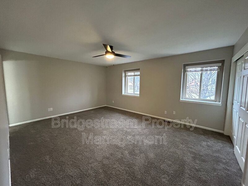 Beautiful 3 bed 2.5 bath Townhome in Centerville! property image