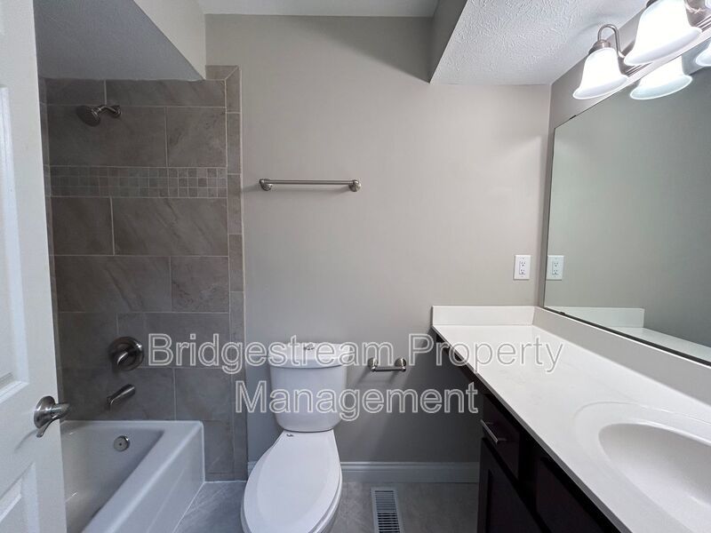 Beautiful 3 bed 2.5 bath Townhome in Centerville! property image