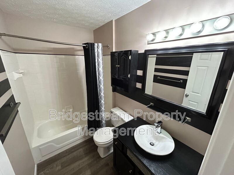 Beautiful 2 Bed, 2 Bath Condo in Centerville property image