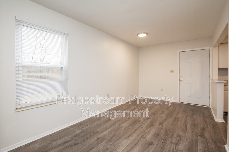 Upper Level 2 Bedroom, 1.5 Bath Townhome property image