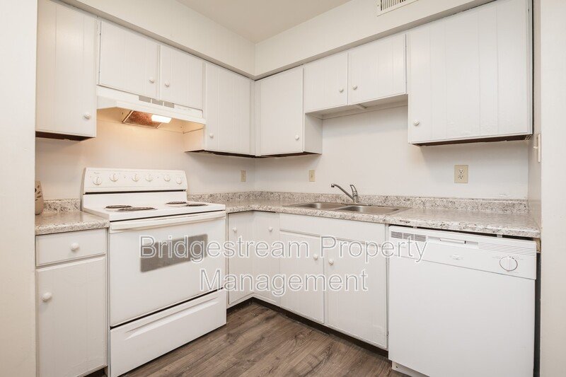 Upper Level 2 Bedroom, 1.5 Bath Townhome property image