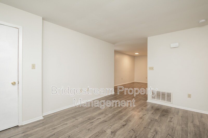 Upper Level 2 Bedroom, 1.5 Bath Townhome property image