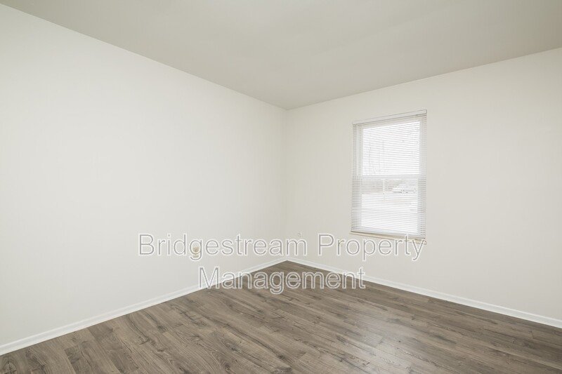 Upper Level 2 Bedroom, 1.5 Bath Townhome property image