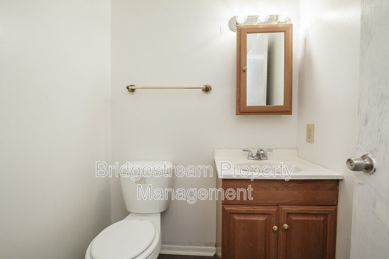 Upper Level 2 Bedroom, 1.5 Bath Townhome property image