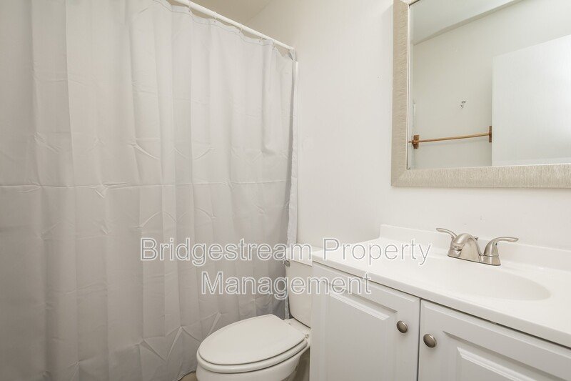 Upper Level 2 Bedroom, 1.5 Bath Townhome property image