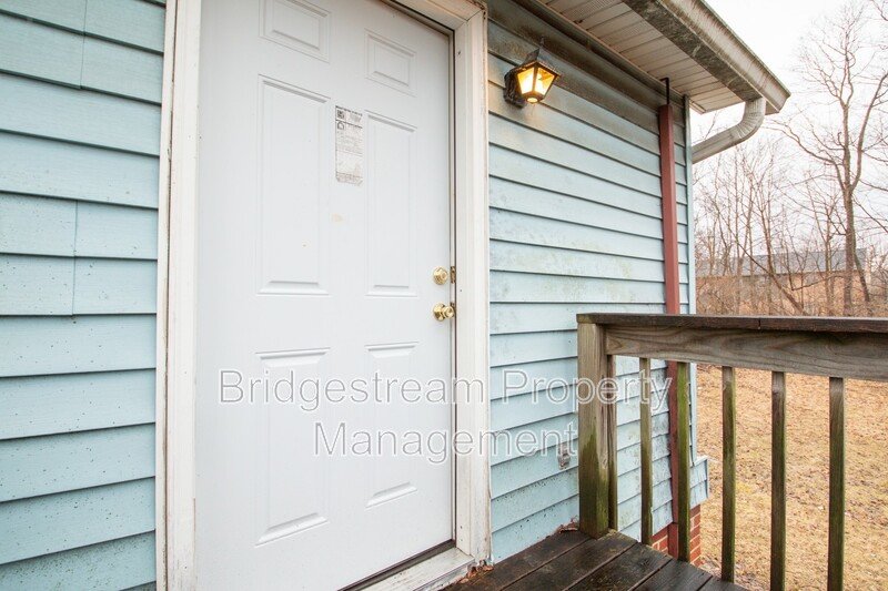Upper Level 2 Bedroom, 1.5 Bath Townhome property image