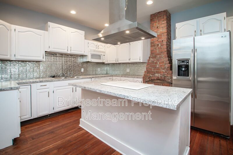 Cozy 3 Bed, 1.5 Bath Duplex Now Available property image