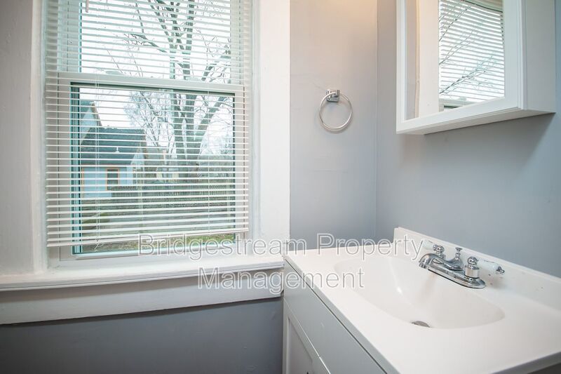 Cozy 3 Bed, 1.5 Bath Duplex Now Available property image