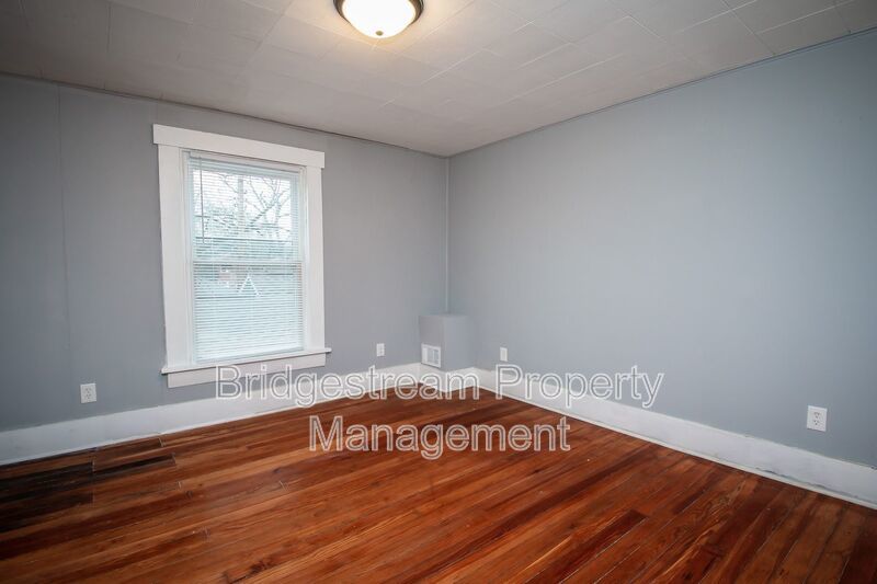 Cozy 3 Bed, 1.5 Bath Duplex Now Available property image