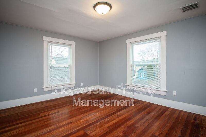 Cozy 3 Bed, 1.5 Bath Duplex Now Available property image