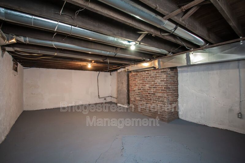 Cozy 3 Bed, 1.5 Bath Duplex Now Available property image