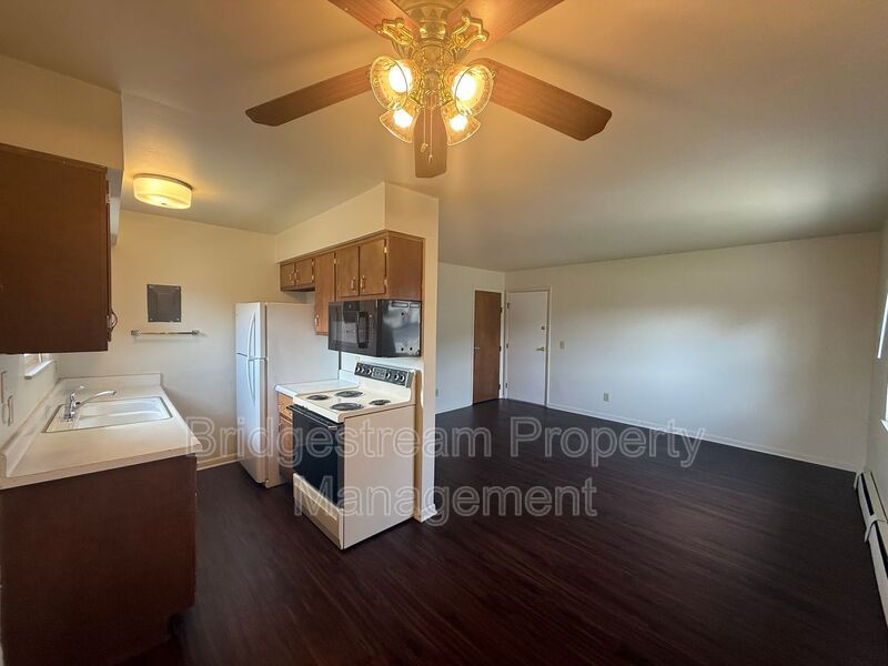 Cozy 1 Bed, 1 Bath Apartment in Vandalia property image