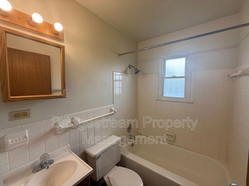 Cozy 1 Bed, 1 Bath Apartment in Vandalia property image