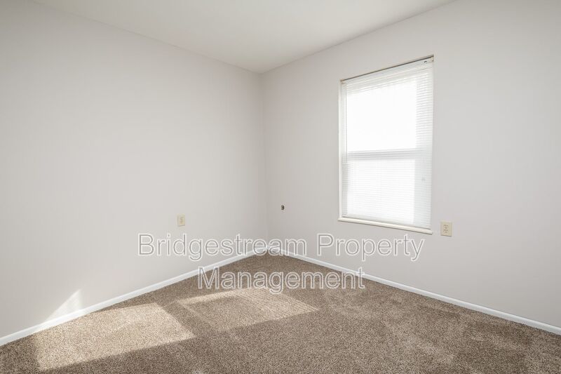 Lower Level 2 Bedroom, 1.5 Bath Townhome property image