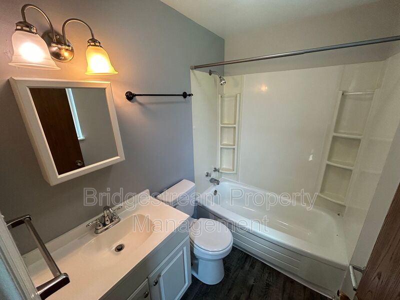 Beautifully Renovated 2 Bed, 2 Bath Unit in Centerville property image