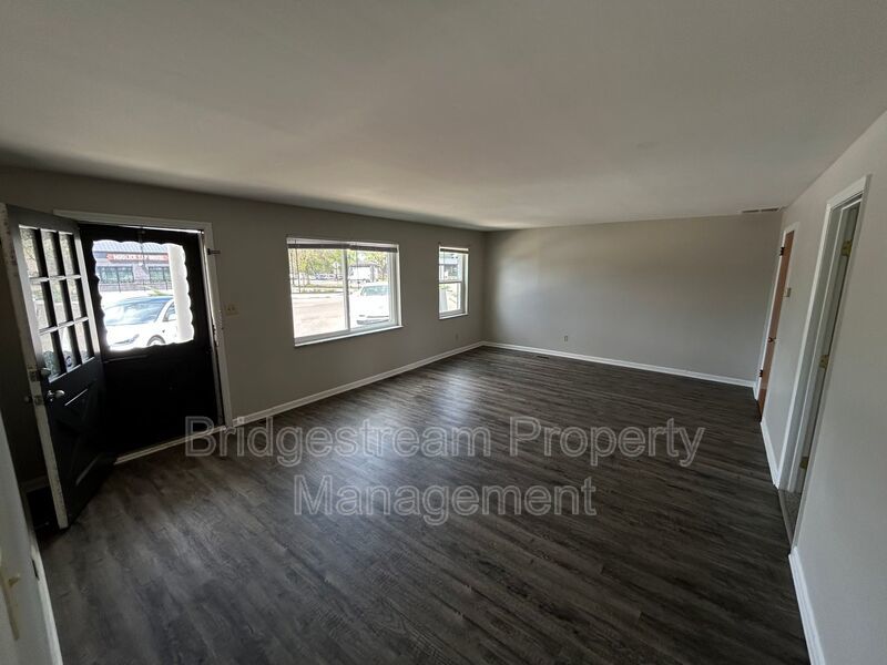 Beautifully Renovated 2 Bed, 2 Bath Unit in Centerville property image
