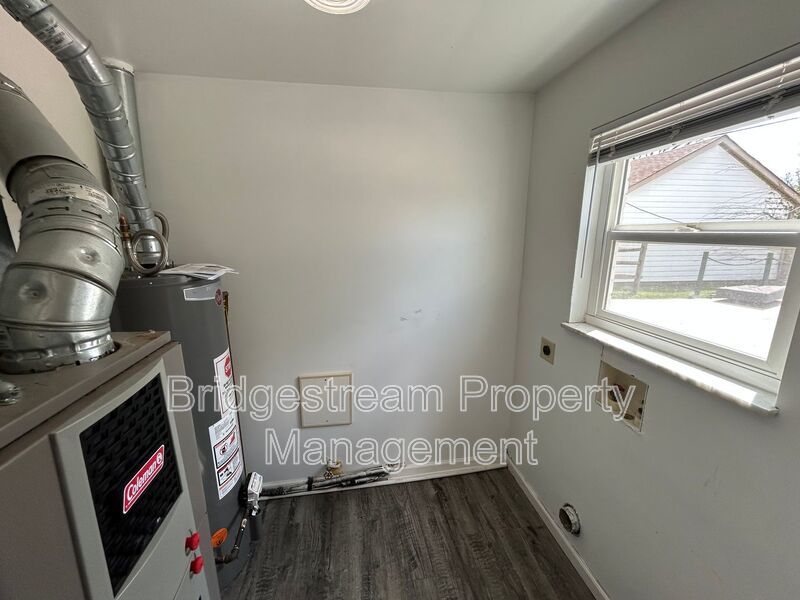 Beautifully Renovated 2 Bed, 2 Bath Unit in Centerville property image