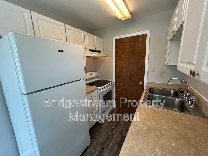 Beautifully Renovated 2 Bed, 2 Bath Unit in Centerville property image