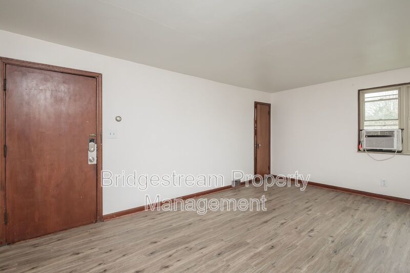 Cozy 1 Bedroom Apartment with Covered Parking in Oakwood property image