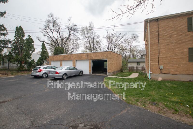 Cozy 1 Bedroom Apartment with Covered Parking in Oakwood property image