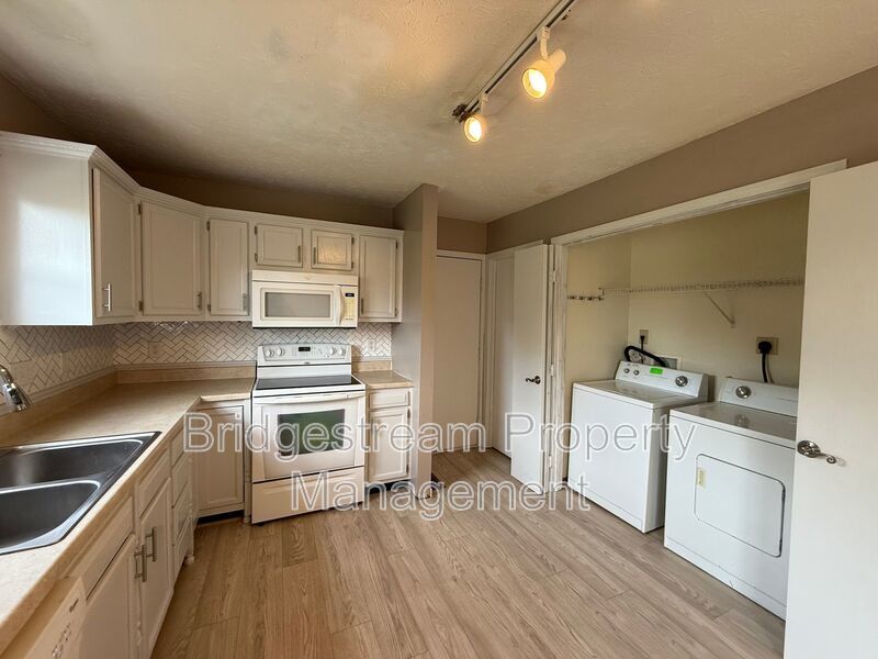 Cozy 3 Bed Home in Franklin with Finished Basement Now Available property image