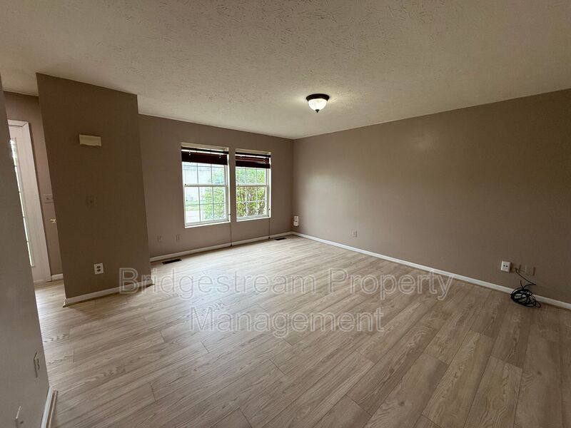 Cozy 3 Bed Home in Franklin with Finished Basement Now Available property image