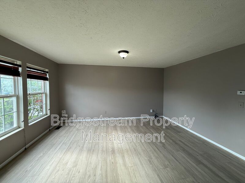 Cozy 3 Bed Home in Franklin with Finished Basement Now Available property image