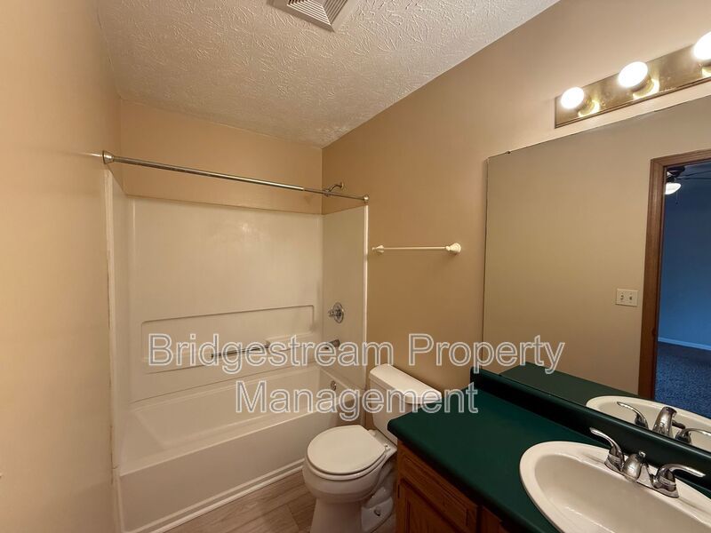 Cozy 3 Bed Home in Franklin with Finished Basement Now Available property image