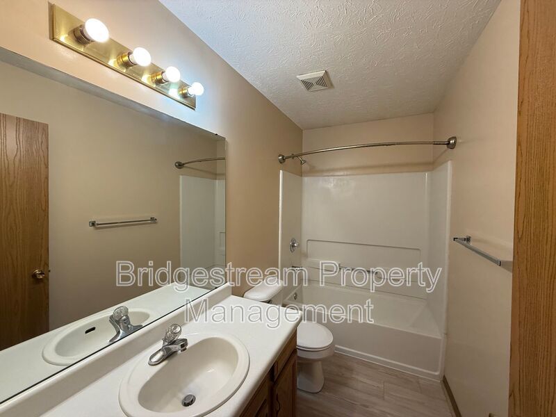 Cozy 3 Bed Home in Franklin with Finished Basement Now Available property image