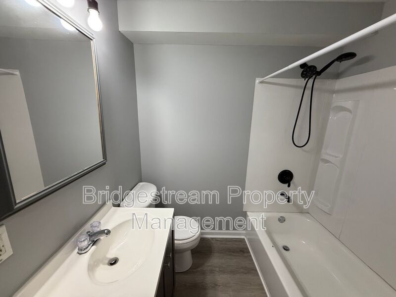 Cozy 3 Bed Home in Franklin with Finished Basement Now Available property image