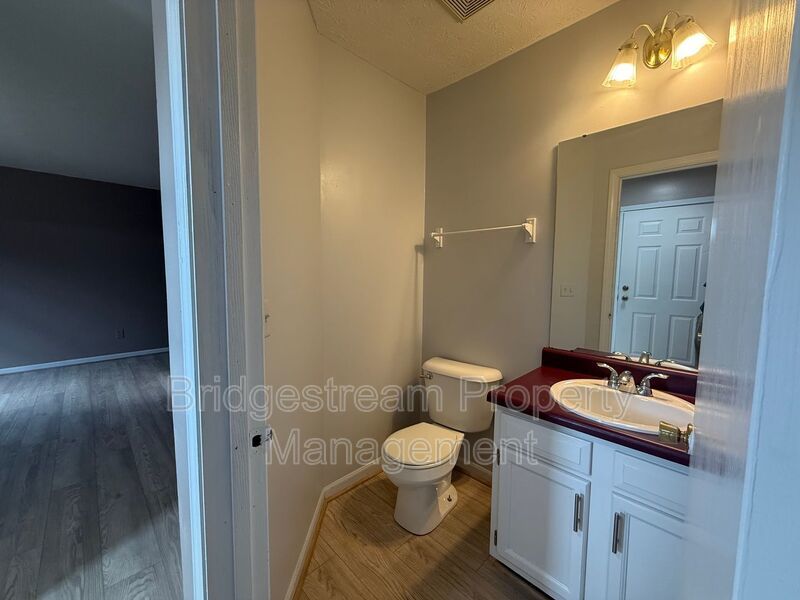 Cozy 3 Bed Home in Franklin with Finished Basement Now Available property image