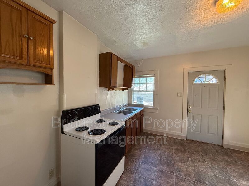 Cozy 3 Bed, 1 Bath Duplex Now Available property image