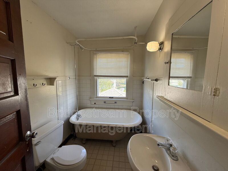 Cozy 3 Bed, 1 Bath Duplex Now Available property image